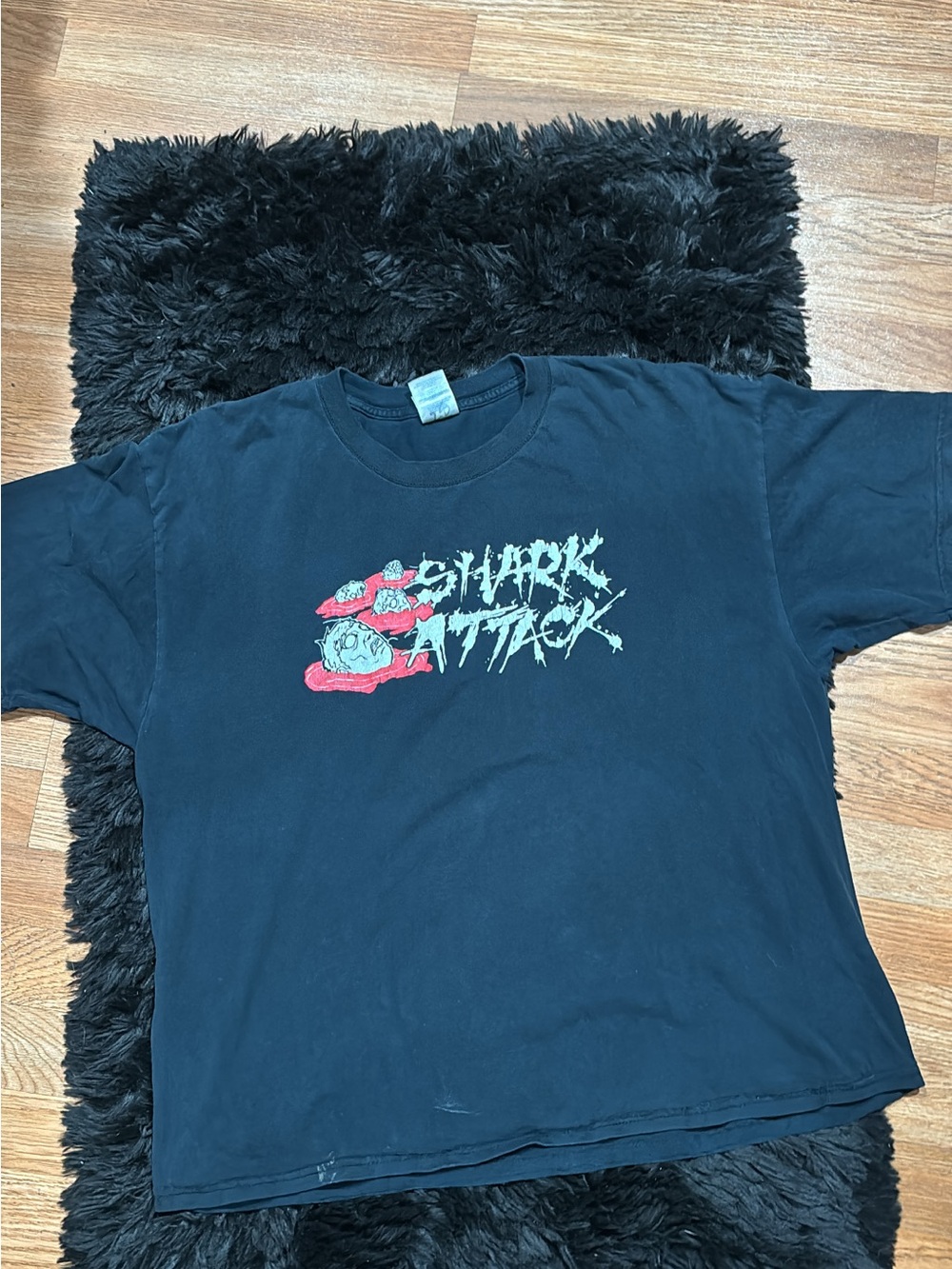 BRIDGE NINE VINTAGE TEE (SHARK ATTACK)